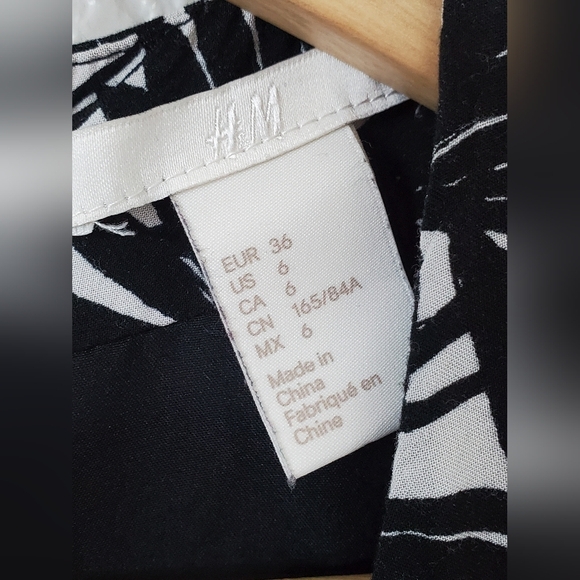 💚5/$25 H&M Black and White Sleeveless Halter Fit and Flare Mini Dress - Picture 5 of 6